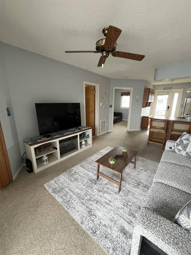 Bay front Condo w BEAUTIFUL Sunsets