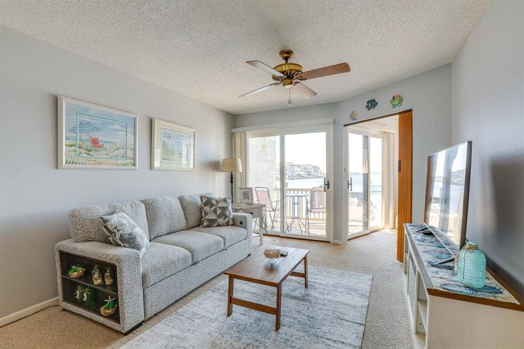 Bay front Condo w BEAUTIFUL Sunsets