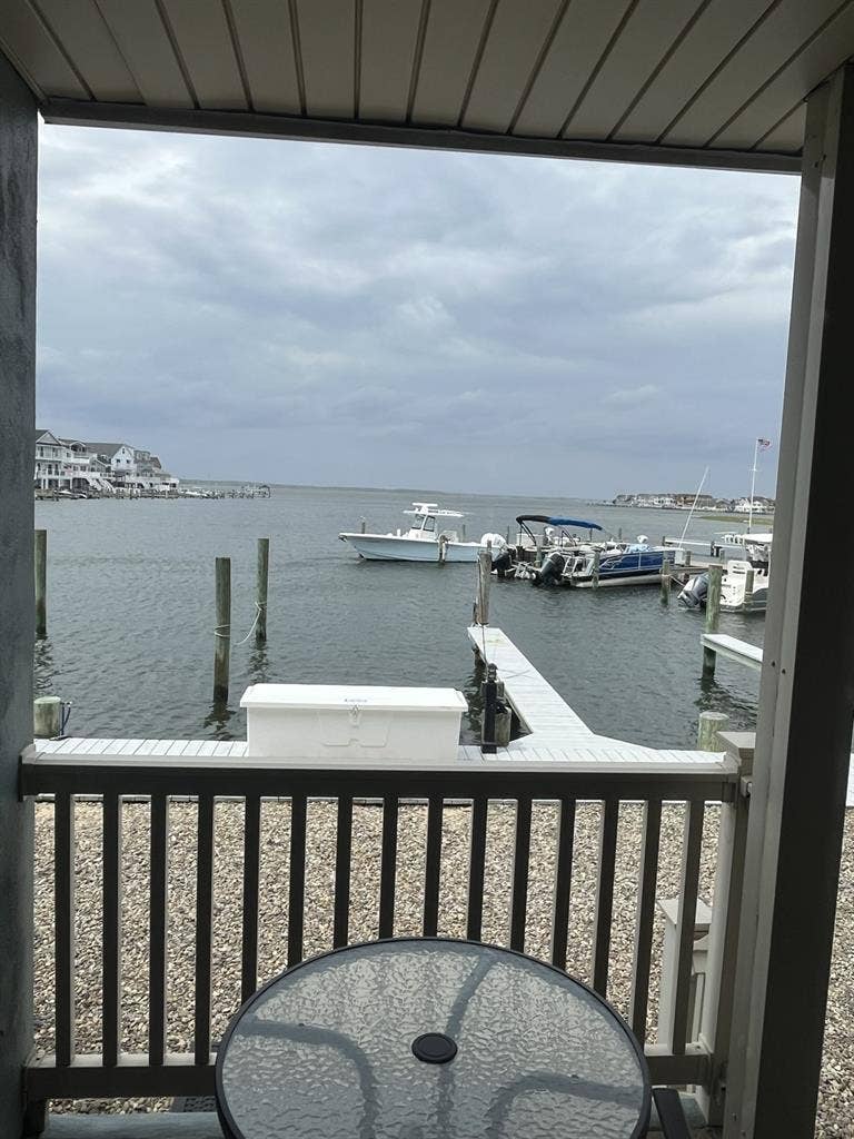 Bay front Condo w BEAUTIFUL Sunsets