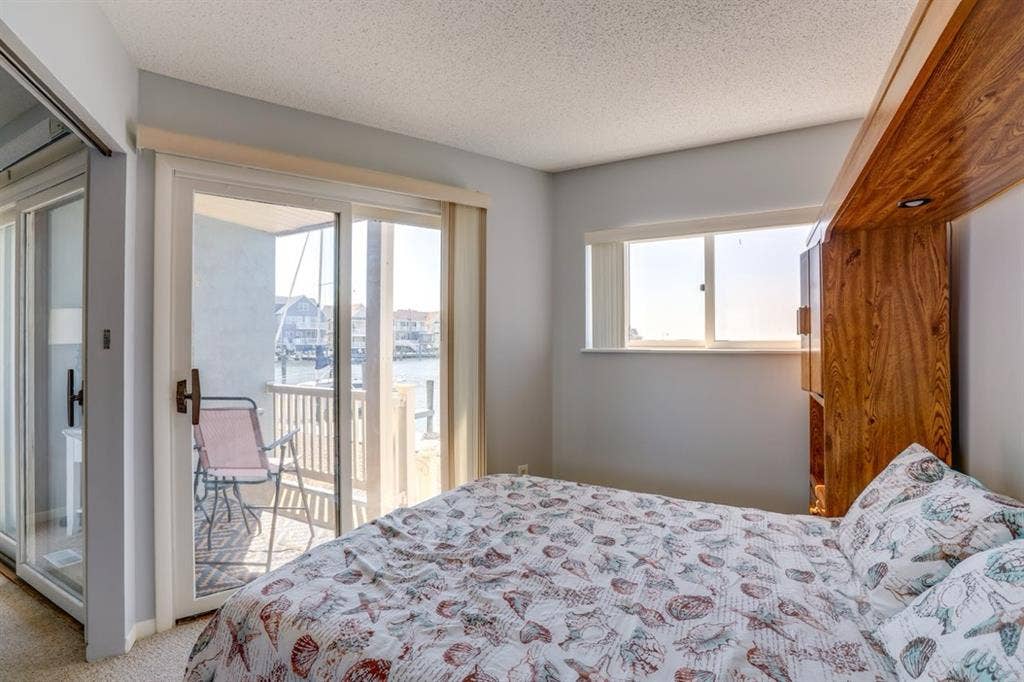 Bay front Condo w BEAUTIFUL Sunsets