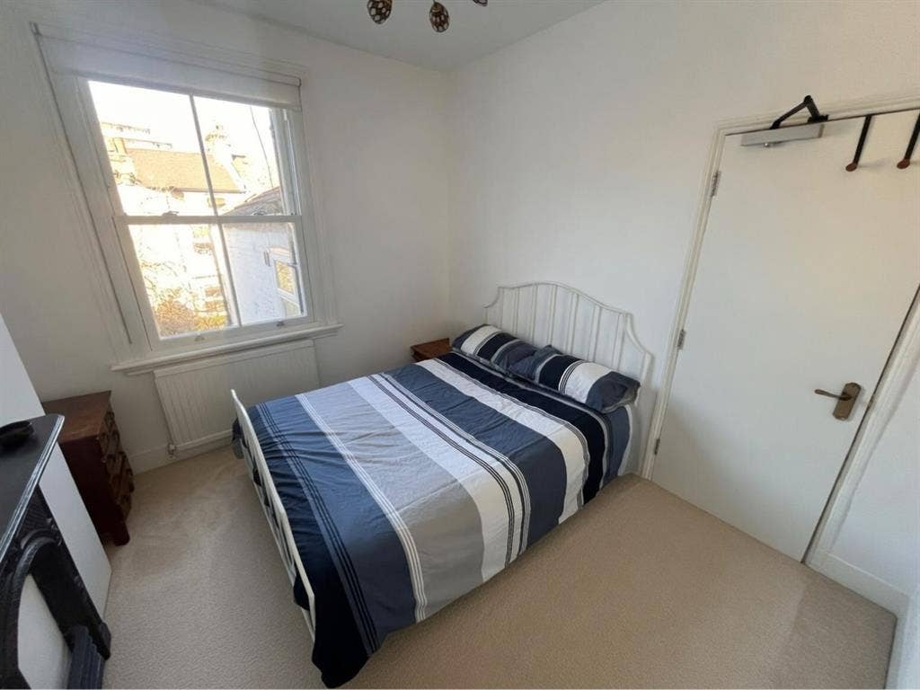 Bright room in Peckham