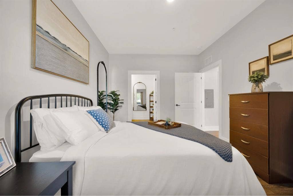 Seeking Male Roomate