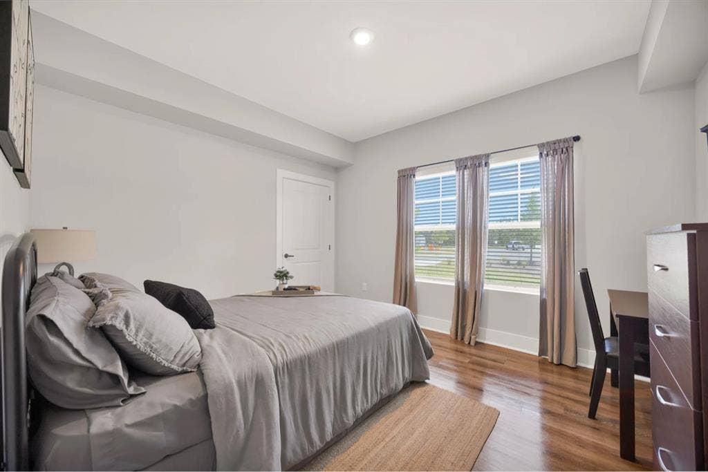 Seeking Male Roomate