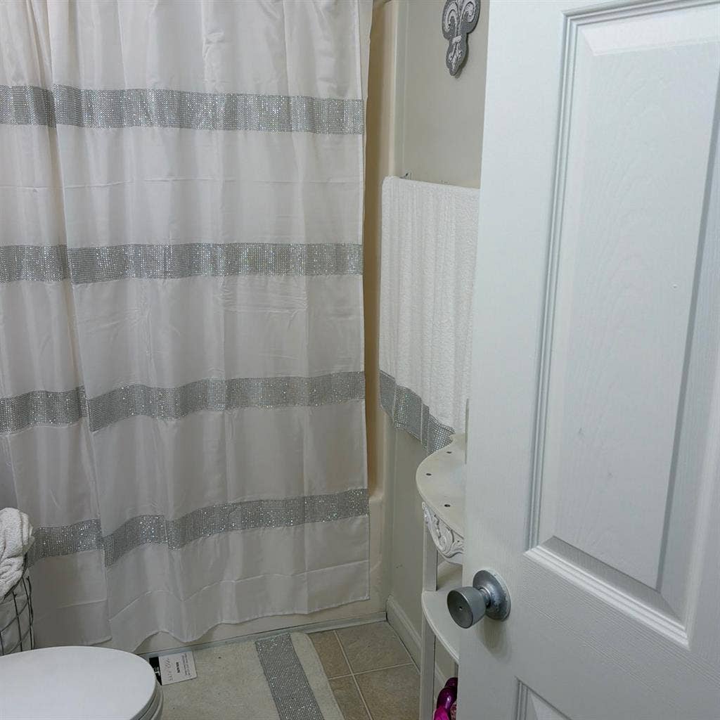 Cheap apt with amenities