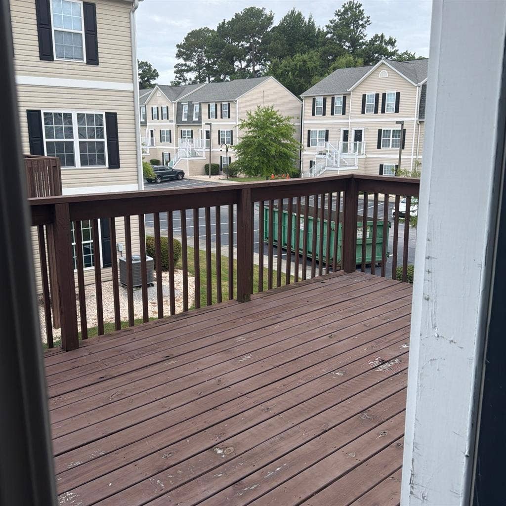 Cheap apt with amenities