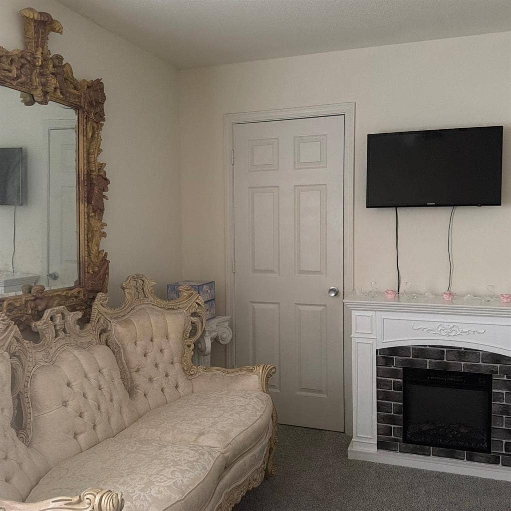 Cheap apt with amenities