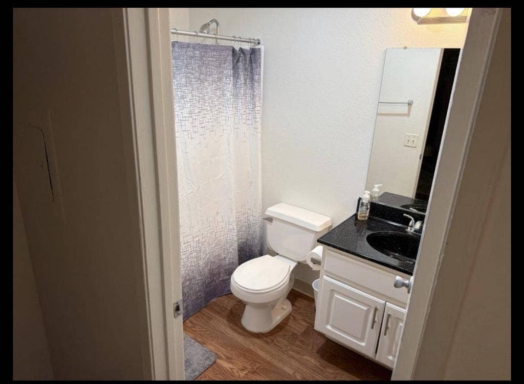 Bedroom/private bath (Oceanside)