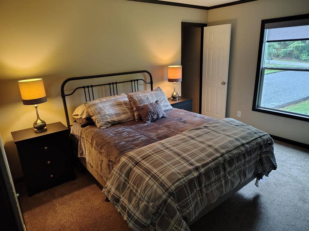 Hendersonville Room For Rent