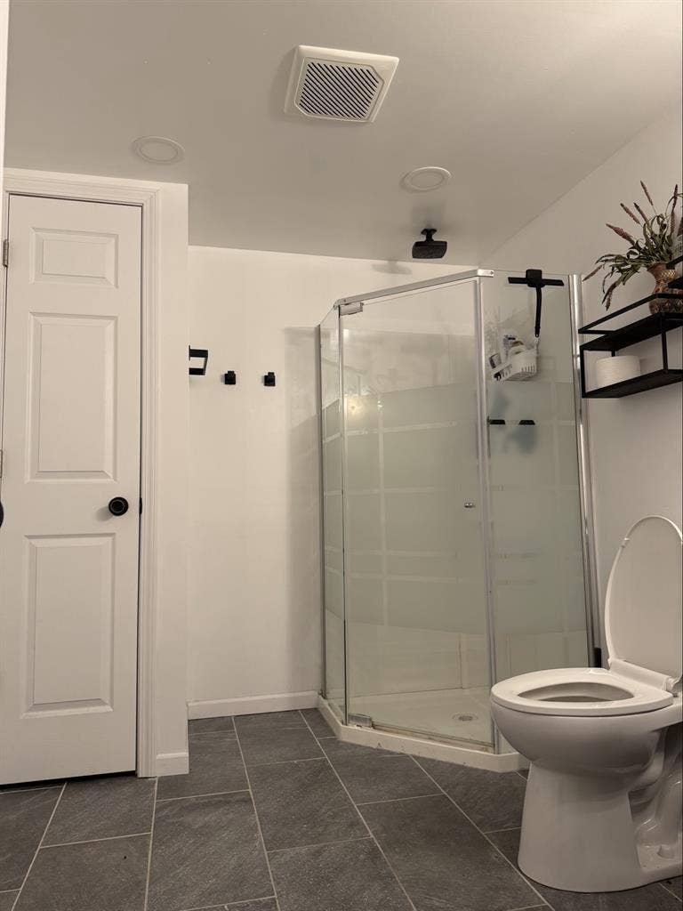 Private Bed & Bath Salem