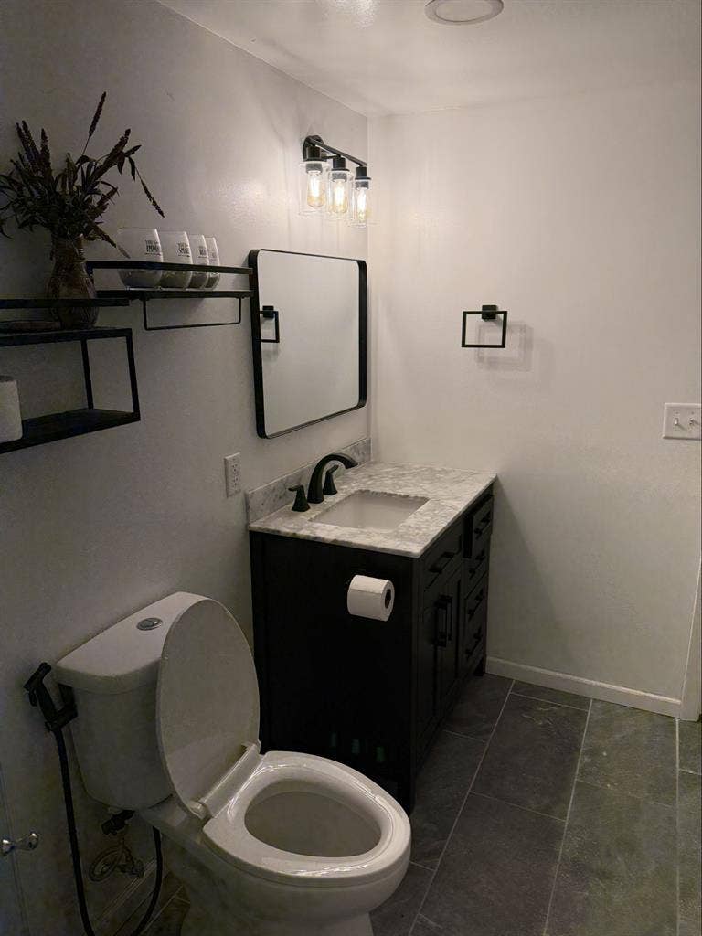 Private Bed & Bath Salem