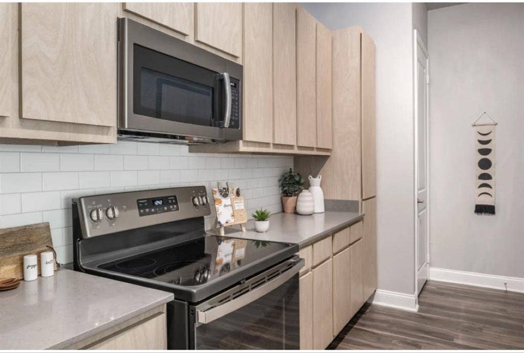 Female Sublease Available Aug.24