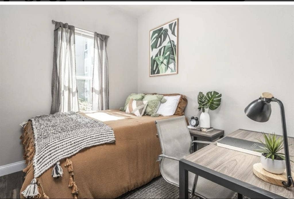 Female Sublease Available Aug.24
