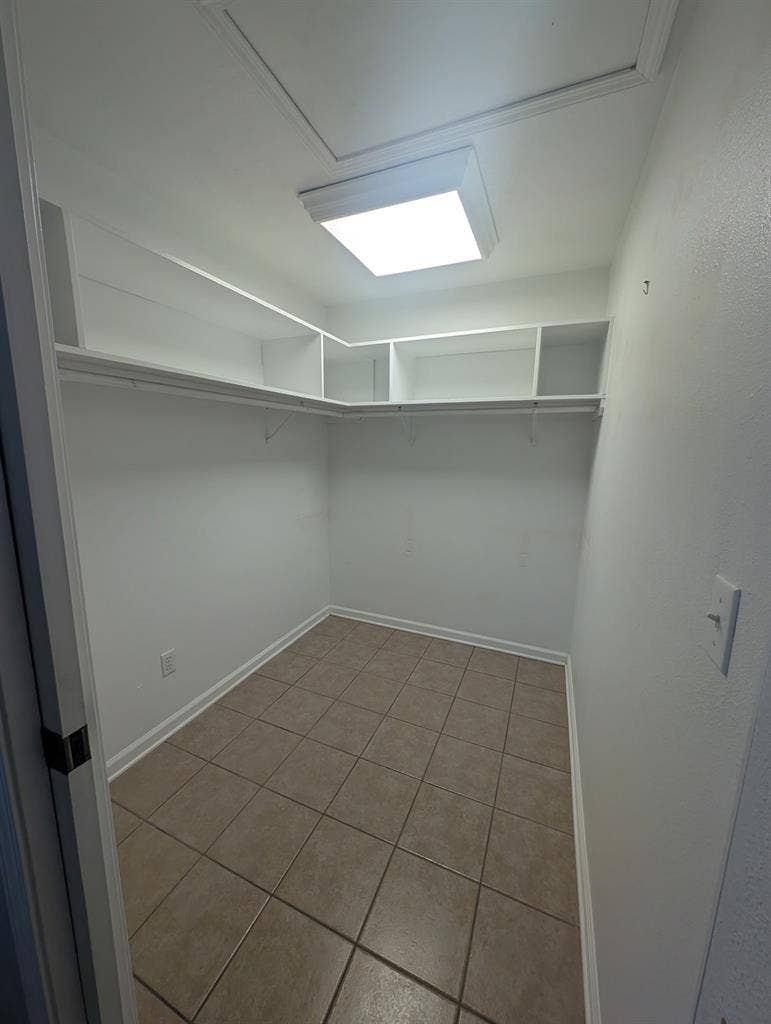 1bed/1bath 1100sq ft. Private apt