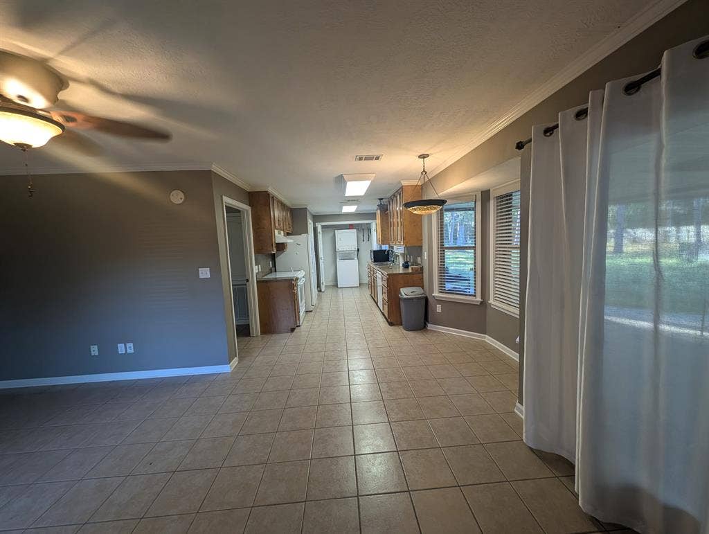 1bed/1bath 1100sq ft. Private apt