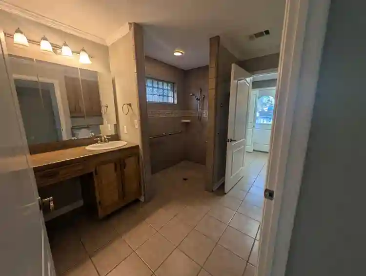 1bed/1bath 1100sq ft. Private apt