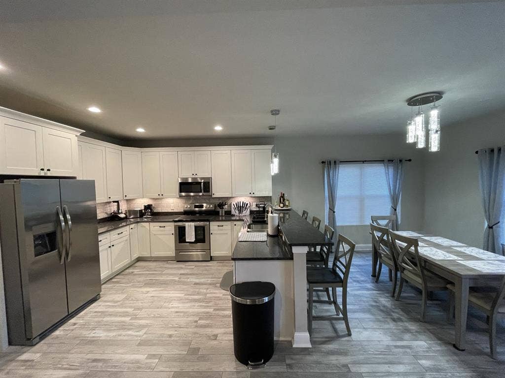 Furnished room w/ Private Bathroom