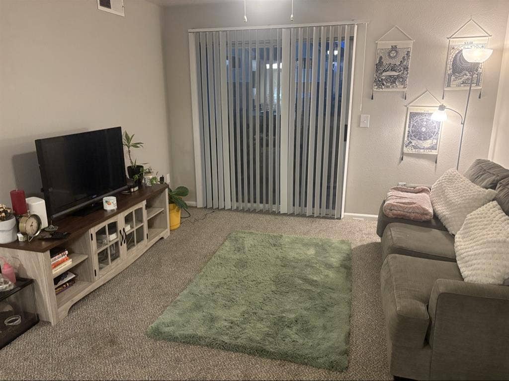 Private room and shared bathroom