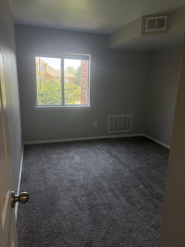 Private room and shared bathroom