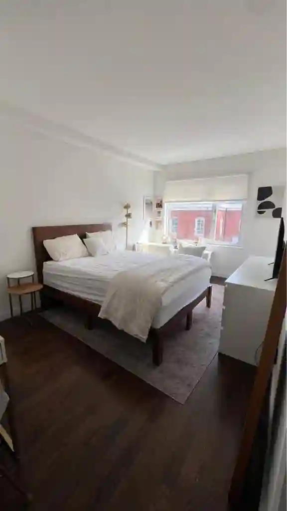 Looking for roommate for 2B/2B 9/1