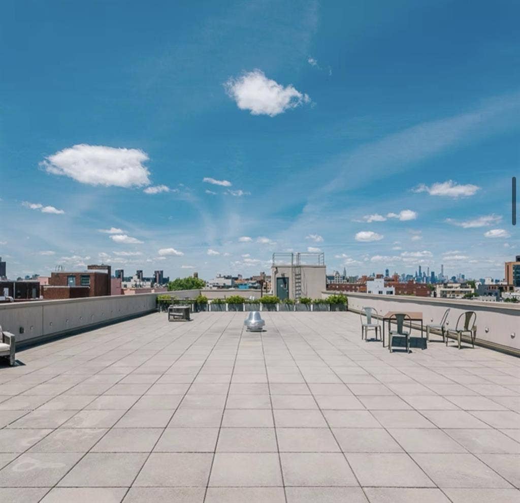 Looking for roommate for 2B/2B 9/1