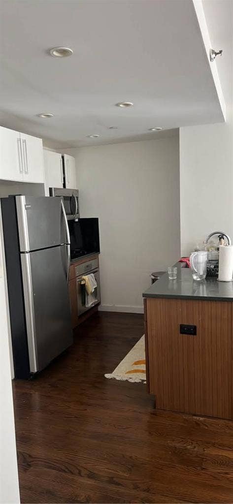 Looking for roommate for 2B/2B 9/1