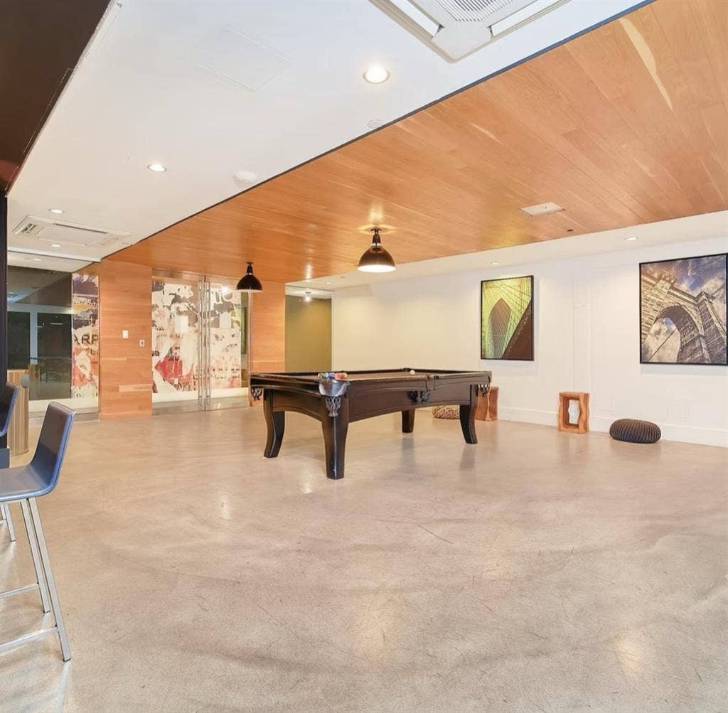 Looking for roommate for 2B/2B 9/1