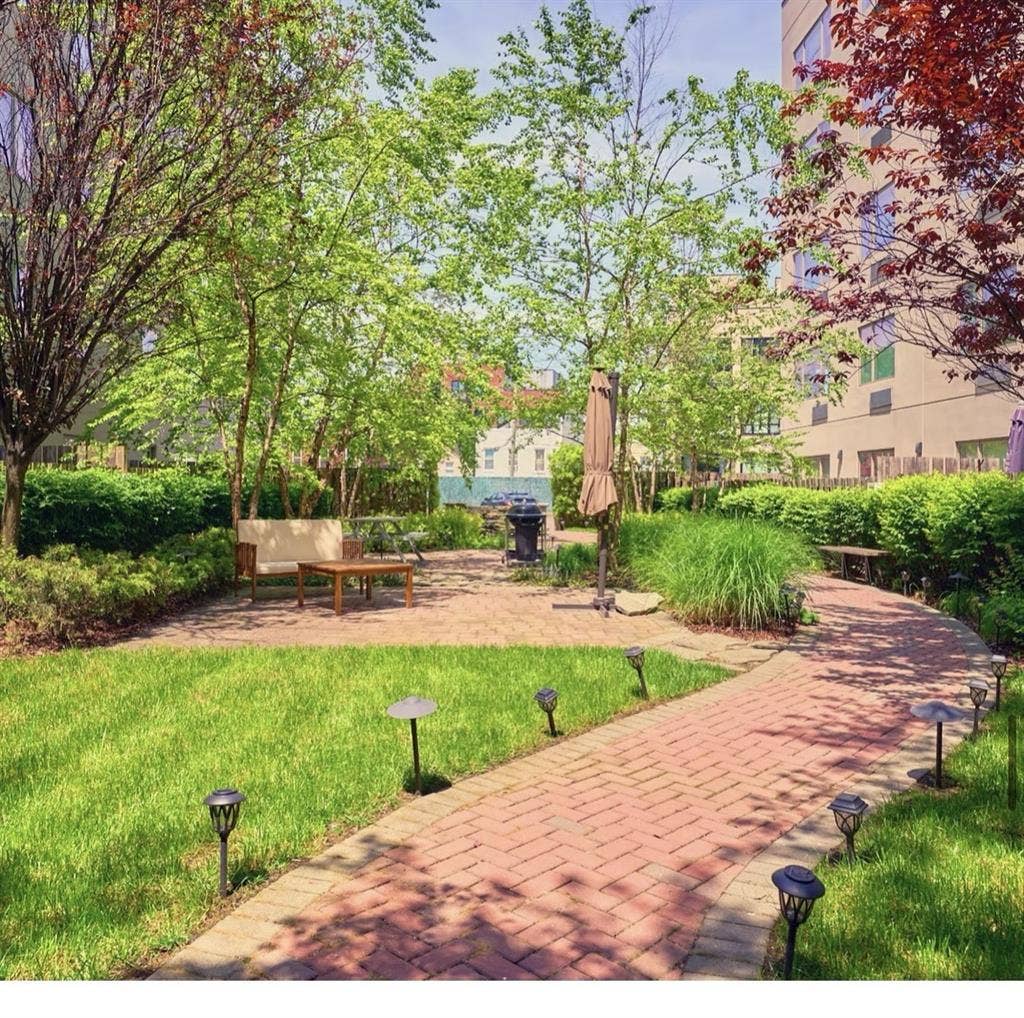 Looking for roommate for 2B/2B 9/1