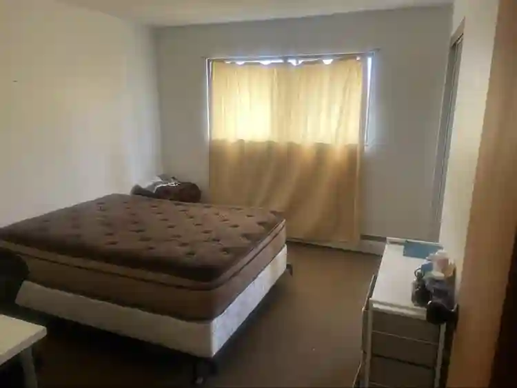 Room for rent in Bridgeview.