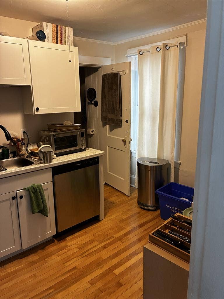 2nd Floor Apartment in Knightville