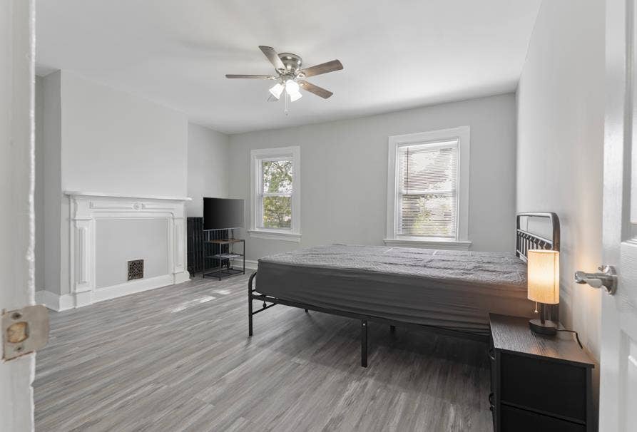 Renovated Harlem Ave Home R00m4