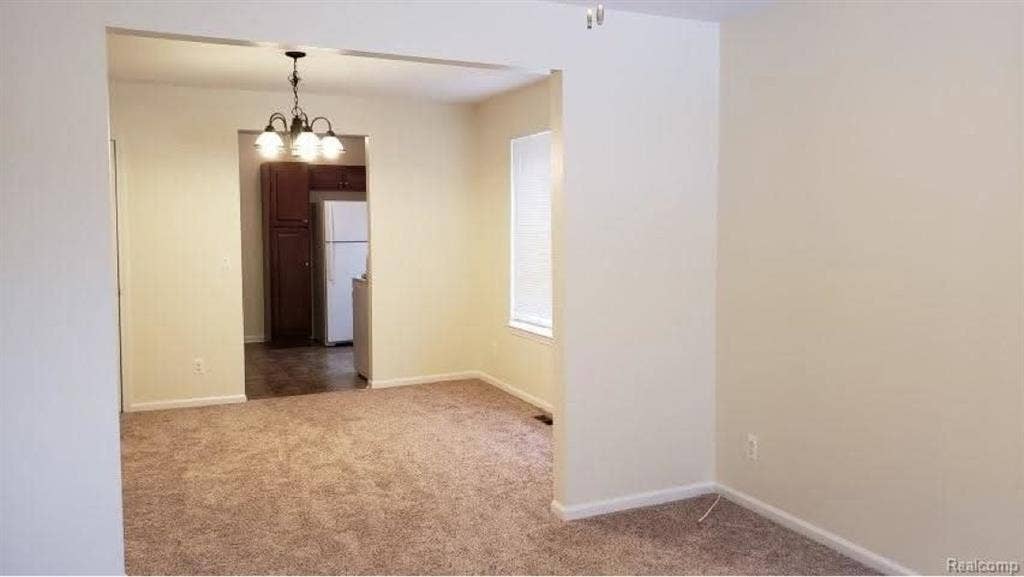 ISO roommate includes utilities