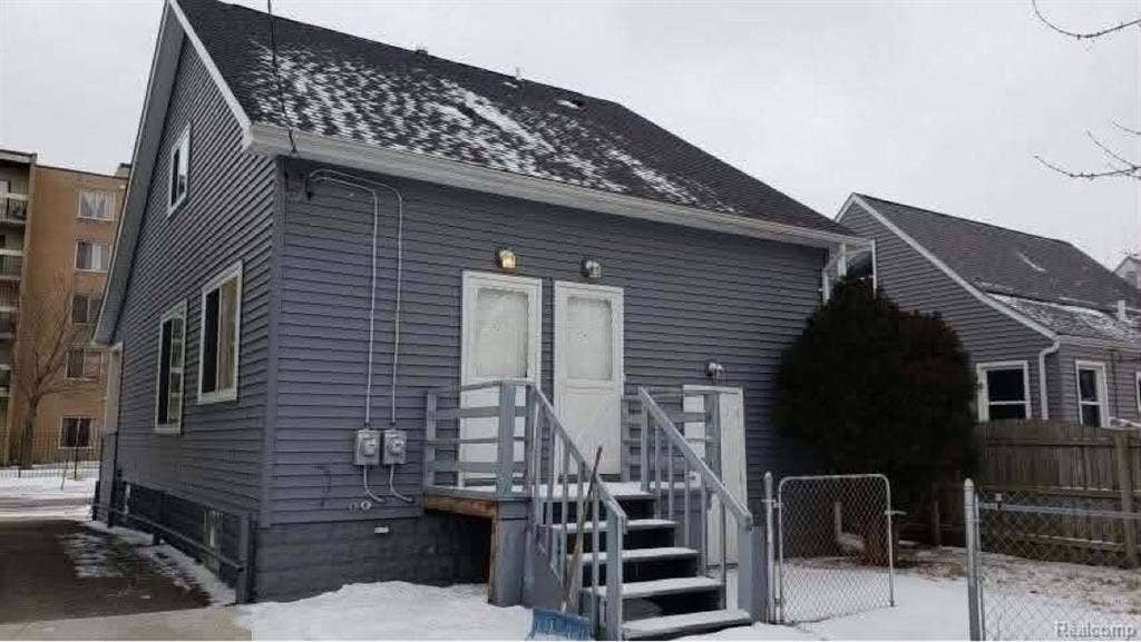 ISO roommate includes utilities