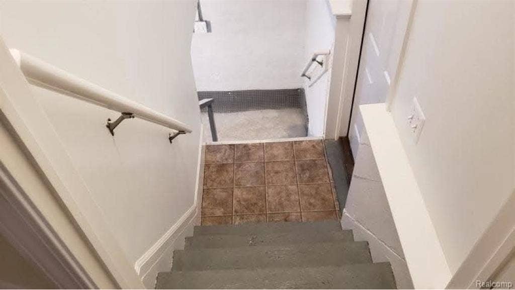 ISO roommate includes utilities