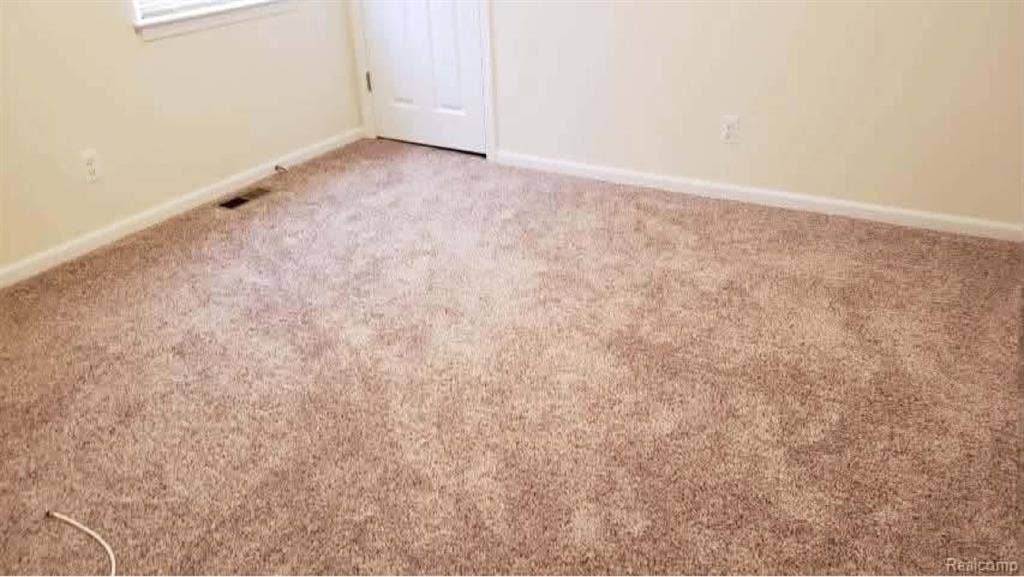 ISO roommate includes utilities