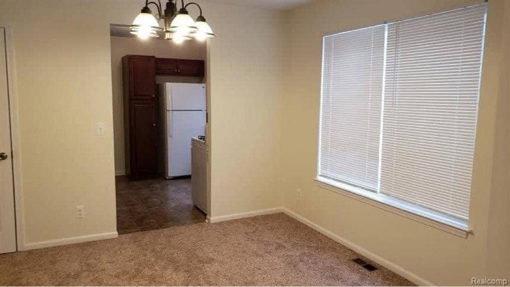 ISO roommate includes utilities