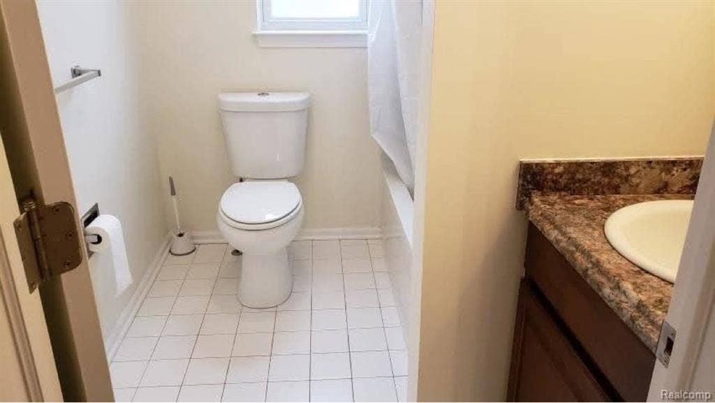 ISO roommate includes utilities