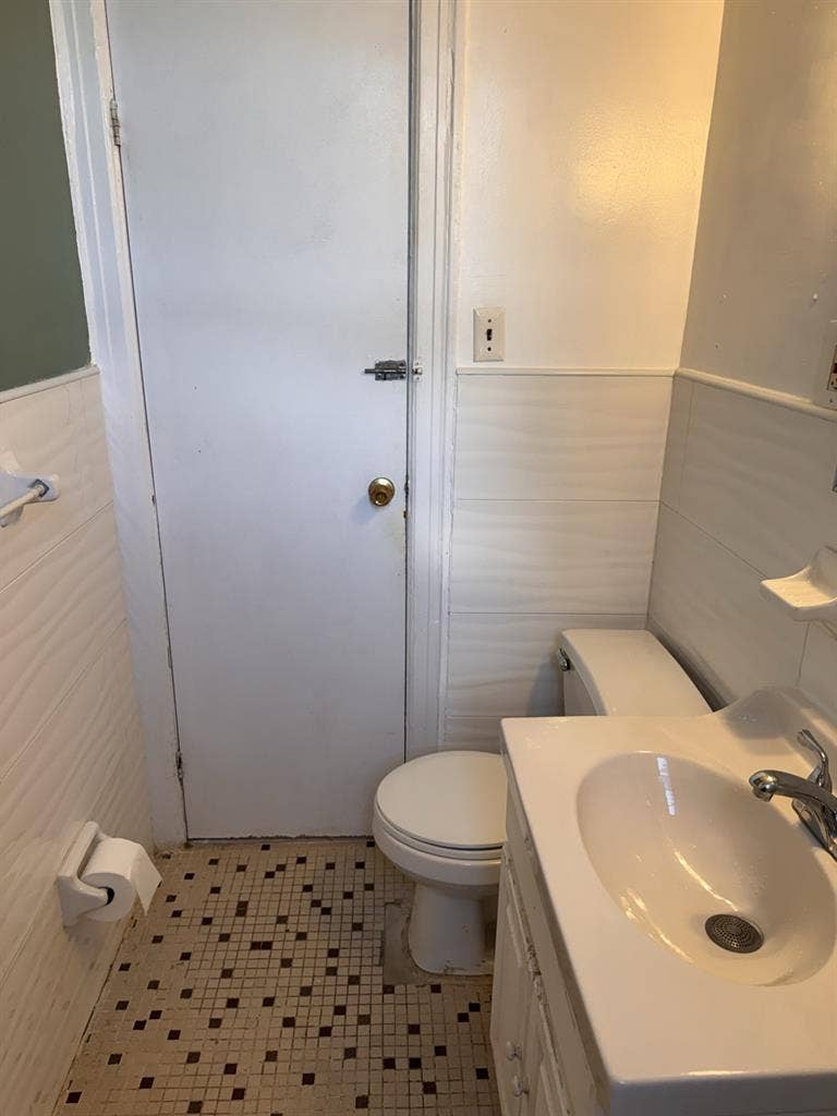 Furnished Room Available Now!!