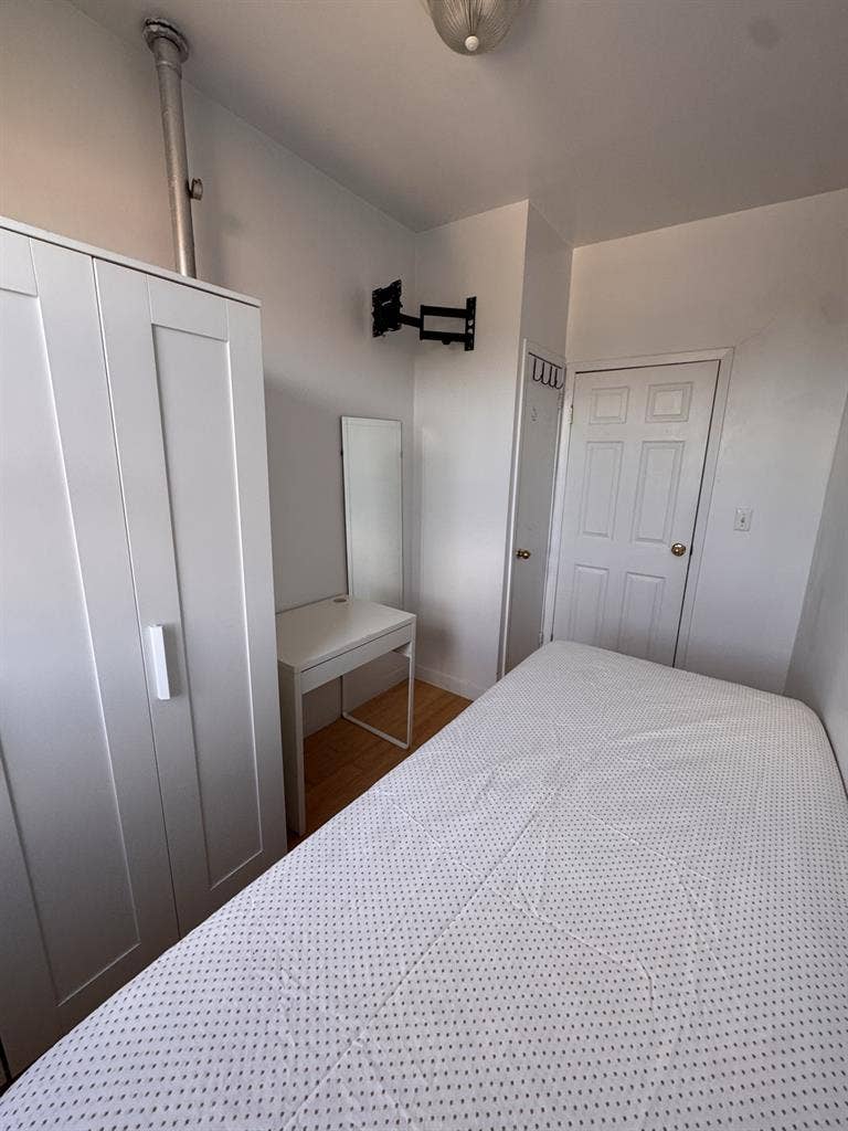 Furnished Room Available Now!!