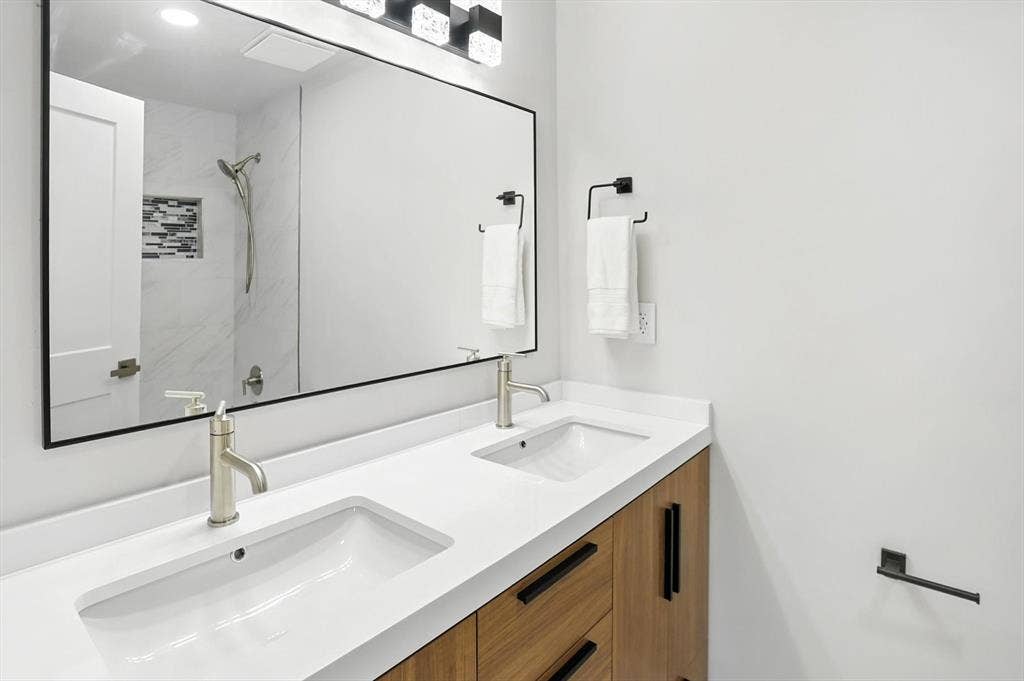 Private Room & Bathroom in Sandy