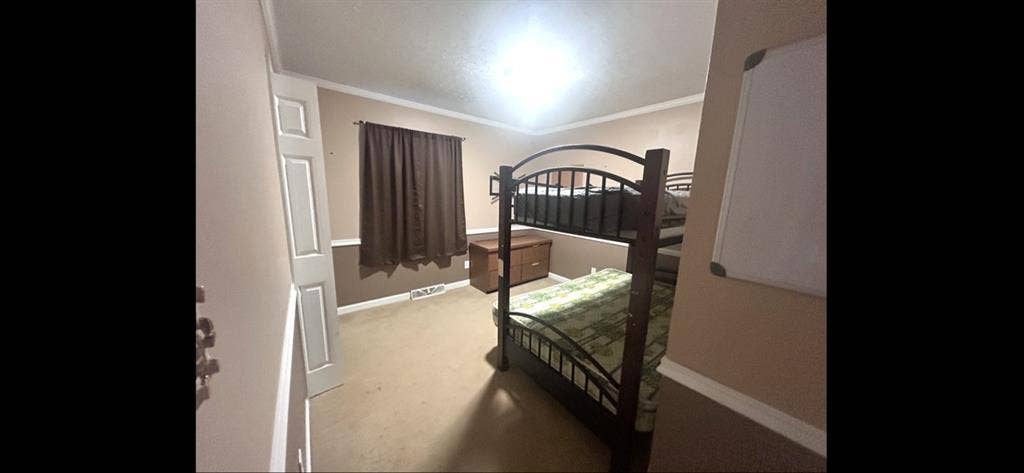 Private bedroom -convenient W Knox