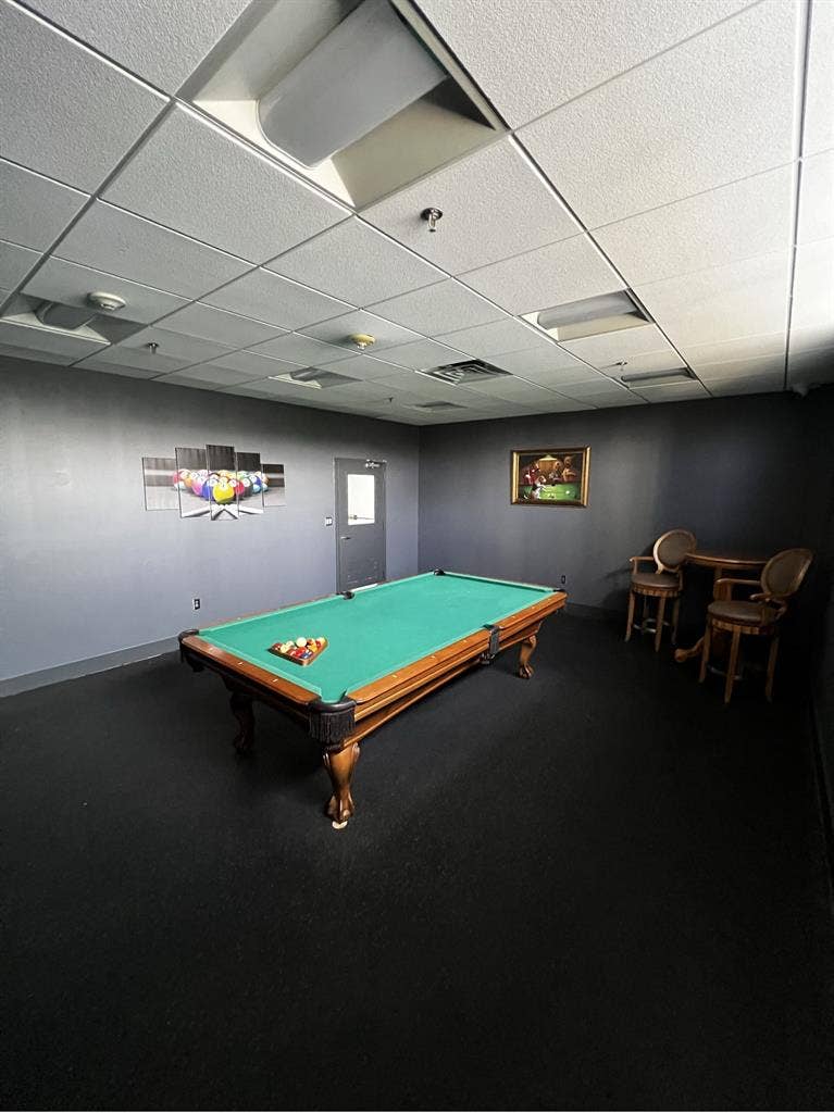 Aventura room rent East countryClub