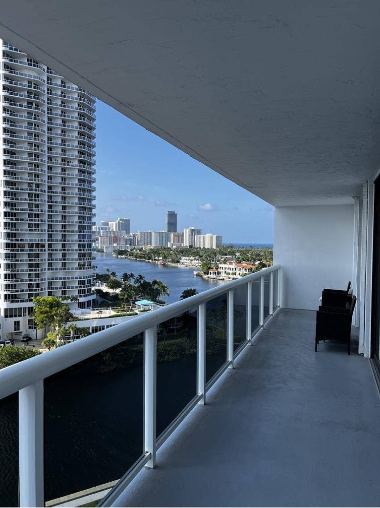 Aventura room rent East countryClub