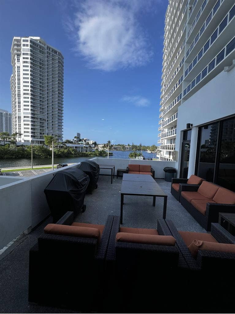 Aventura room rent East countryClub