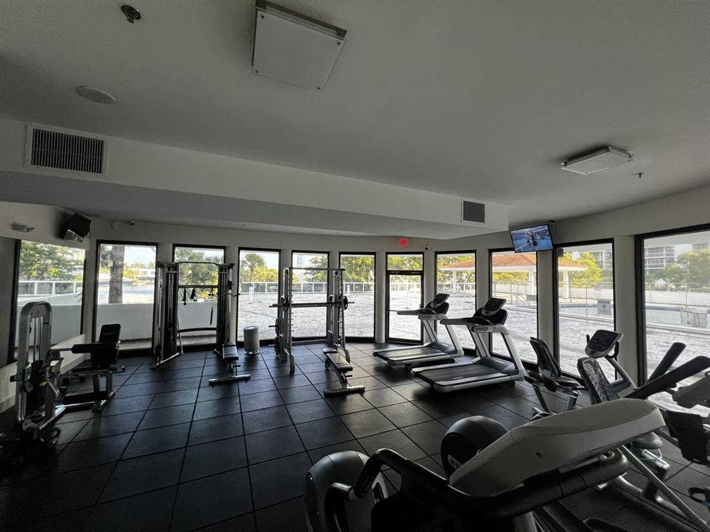 Aventura room rent East countryClub