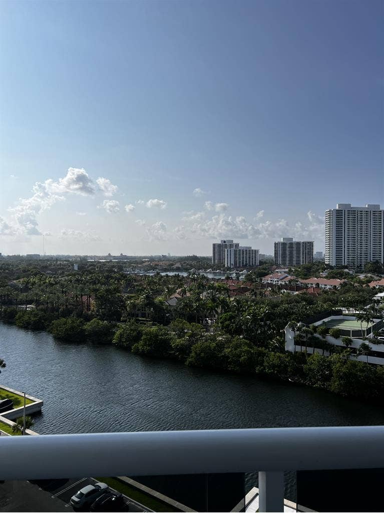 Aventura room rent East countryClub