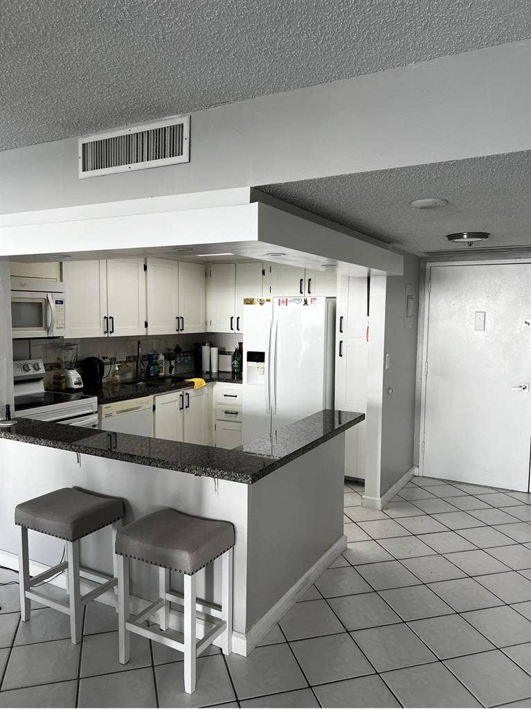 Aventura room rent East countryClub