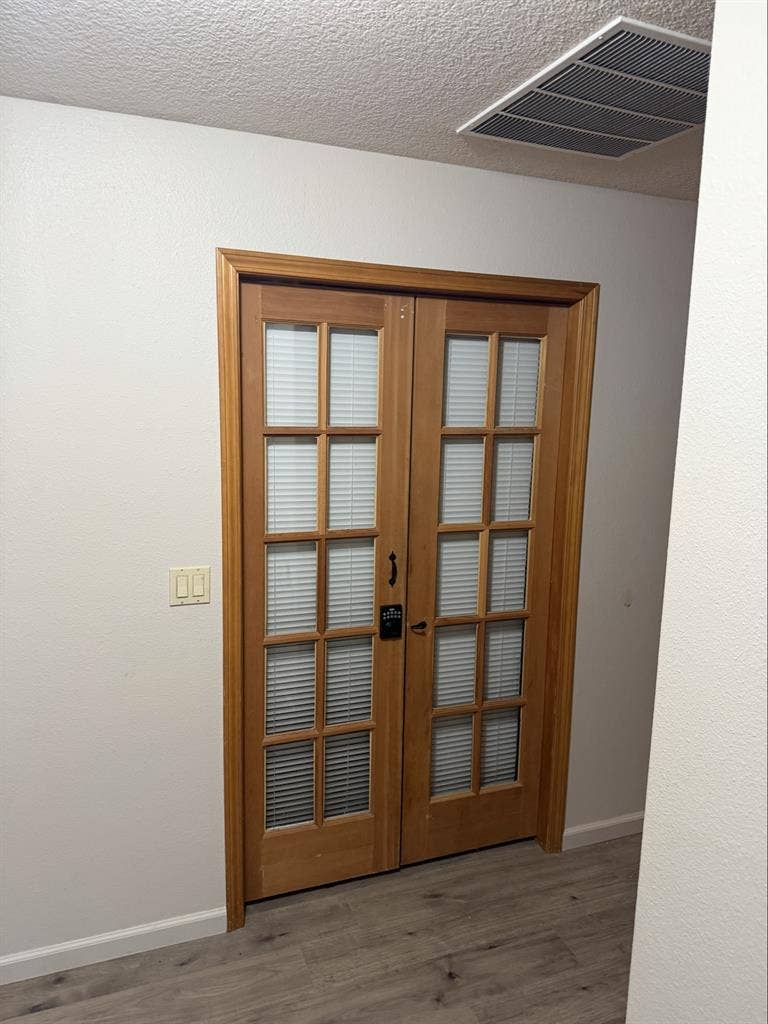 Room for rent month to monthh