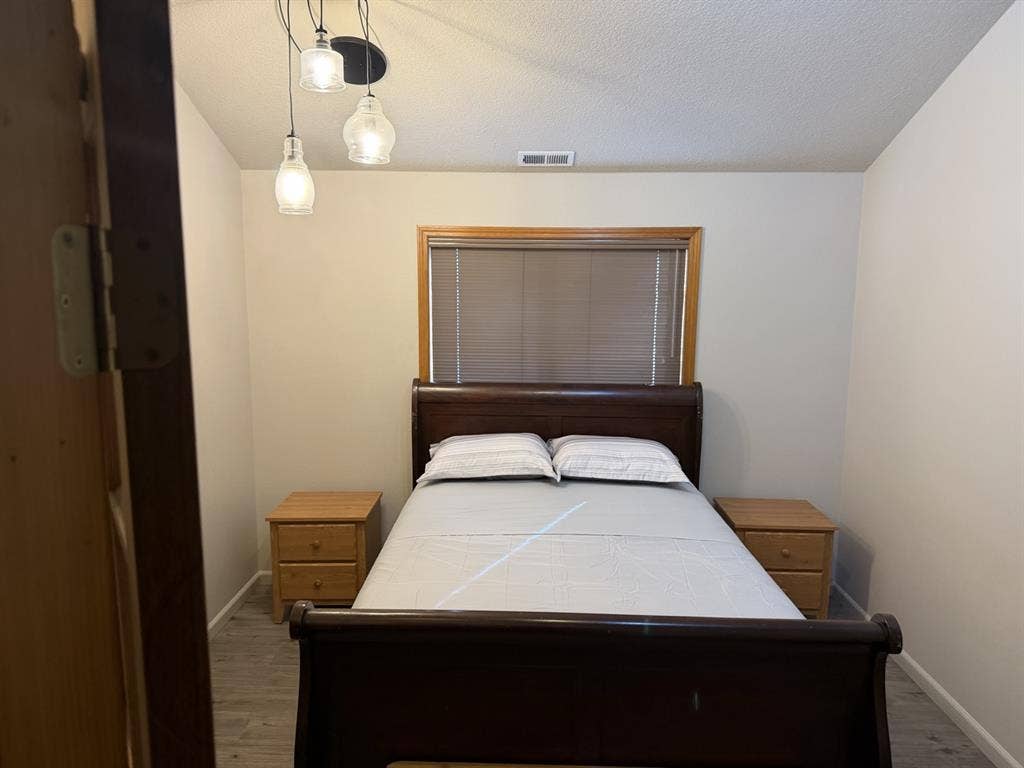 Room for rent month to monthh