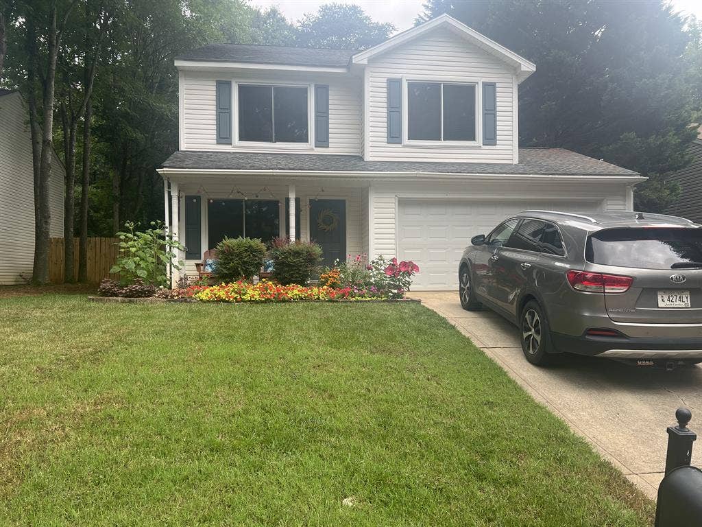 Looking for roomate to share house