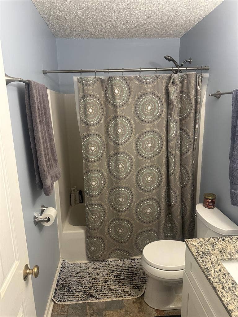 Looking for roomate to share house